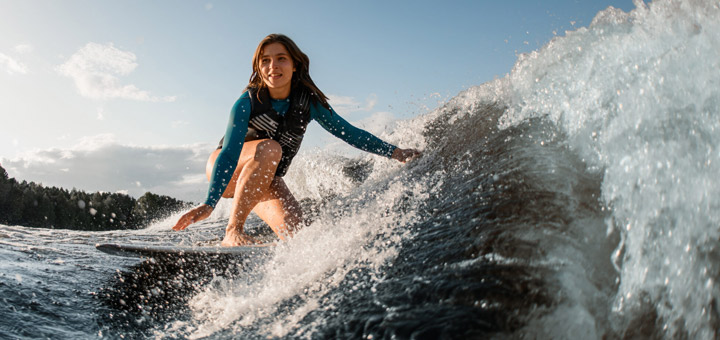 surf mujer mar